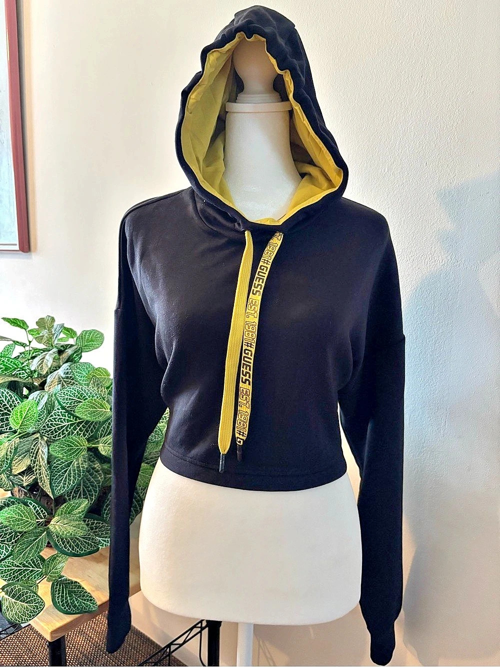 GUESS Cropped Hoodie in Black & Yellow Size Medium Like New
